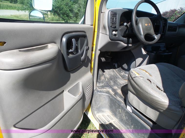 image for item K5316 1997 GMC Savana G3500 box truck