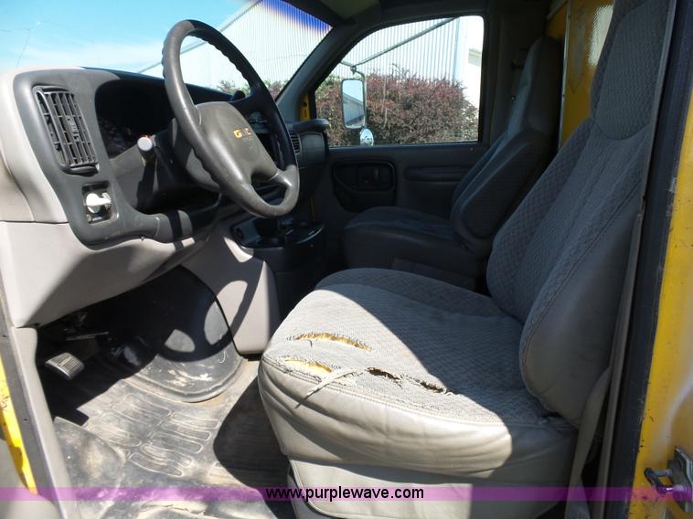 image for item K5316 1997 GMC Savana G3500 box truck