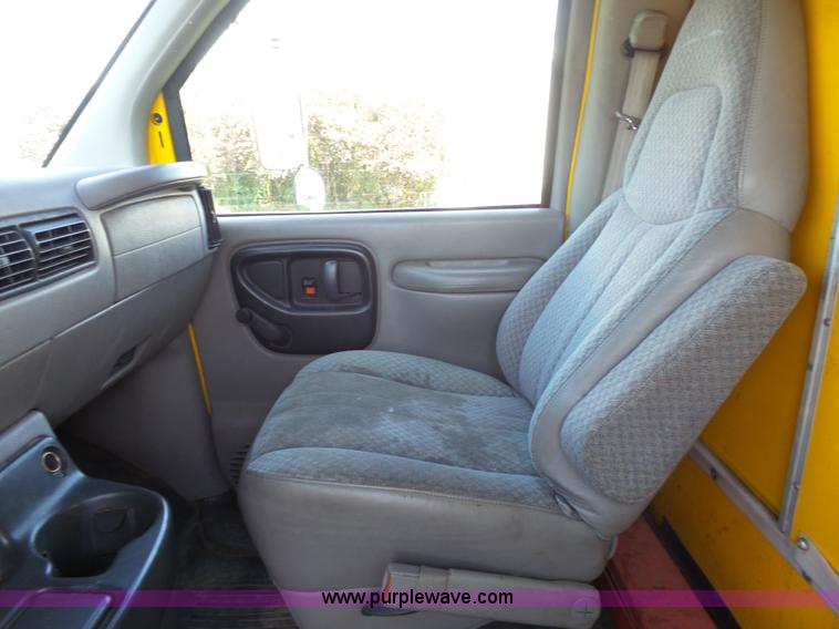 image for item K5316 1997 GMC Savana G3500 box truck