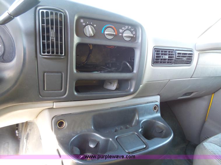 image for item K5316 1997 GMC Savana G3500 box truck