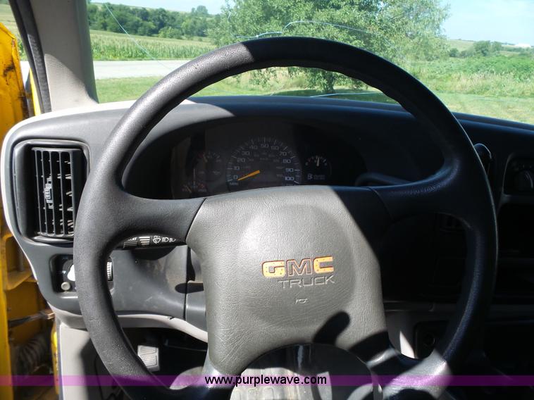 image for item K5316 1997 GMC Savana G3500 box truck