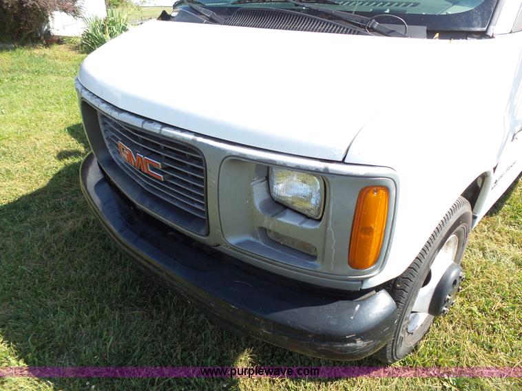 image for item K5316 1997 GMC Savana G3500 box truck