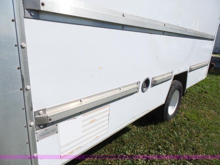 image for item K5316 1997 GMC Savana G3500 box truck