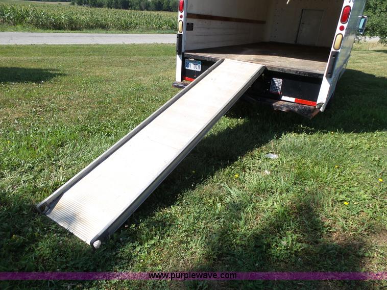 image for item K5316 1997 GMC Savana G3500 box truck