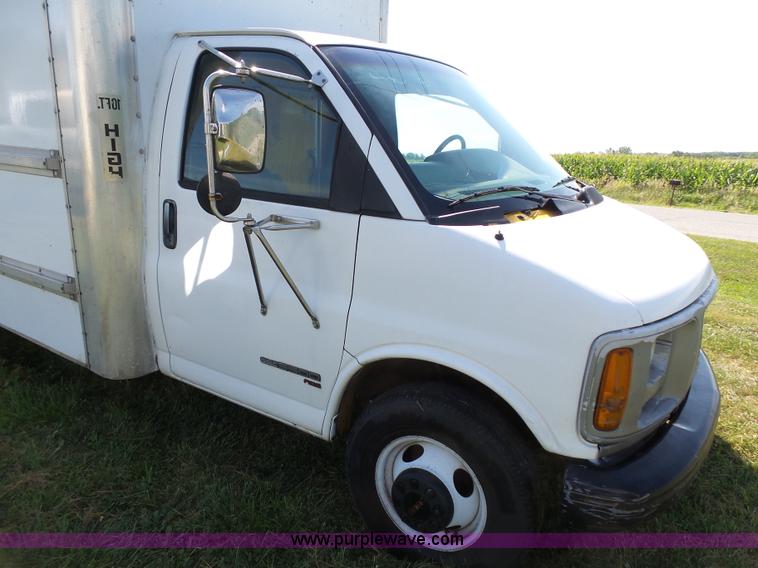 image for item K5316 1997 GMC Savana G3500 box truck
