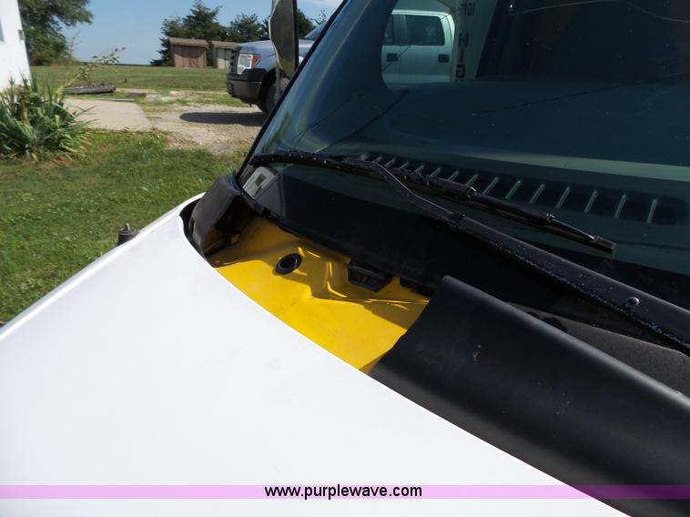 image for item K5316 1997 GMC Savana G3500 box truck