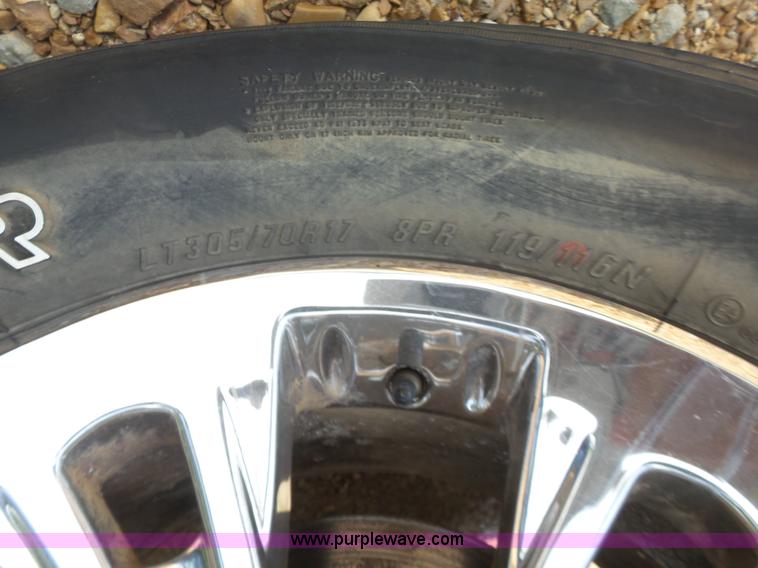 image for item K7059 2004 Dodge Ram 1500 Quad Cab pickup truck