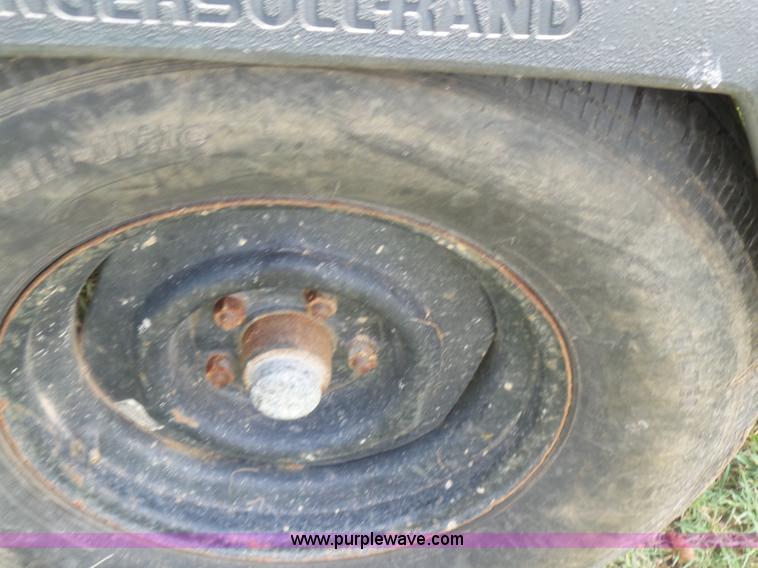 image for item K7067 1999 Ingersoll Rand P185WJD air compressor