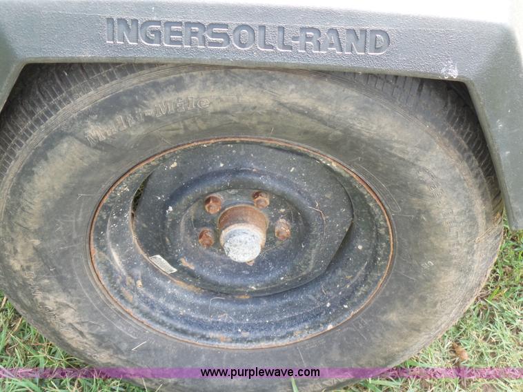 image for item K7067 1999 Ingersoll Rand P185WJD air compressor