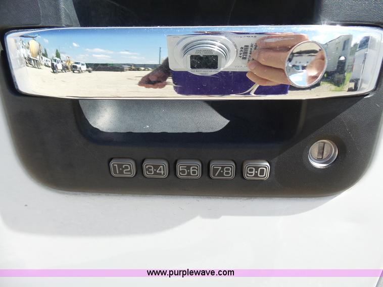 image for item L1570 2013 Ford F150 XLT SuperCrew pickup truck