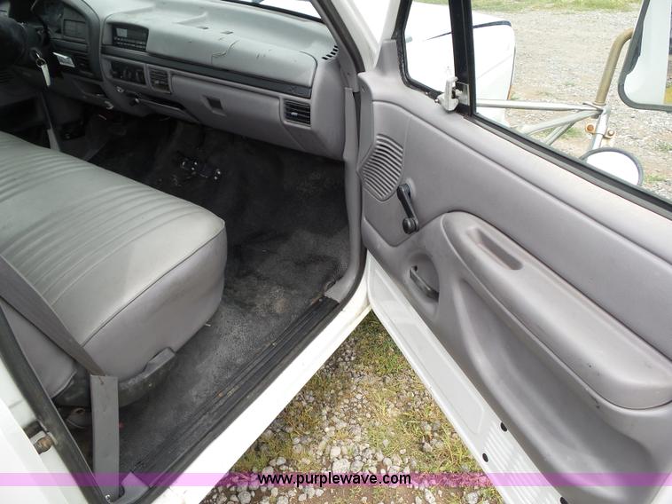 image for item L5513 1997 Ford F450 Super Duty service truck