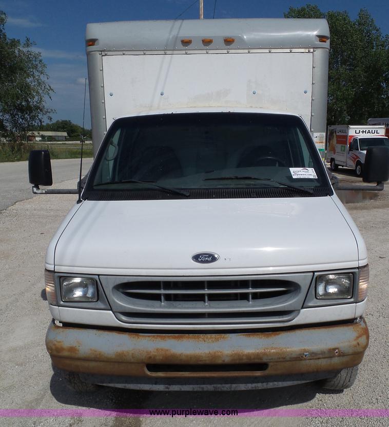 image for item L5516 2002 Ford E350 Super Duty box truck