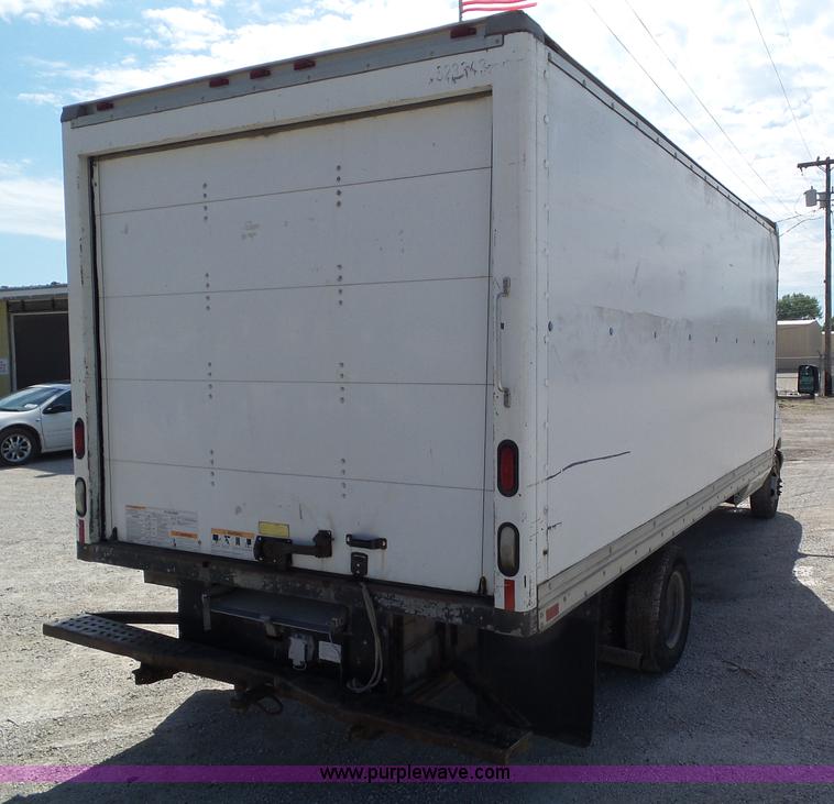 image for item L5516 2002 Ford E350 Super Duty box truck