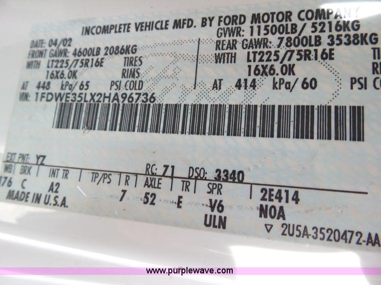 image for item L5516 2002 Ford E350 Super Duty box truck