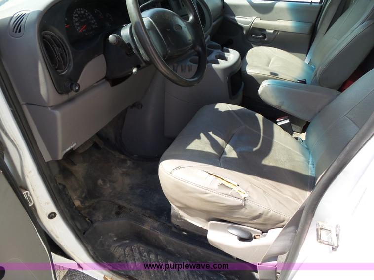 image for item L5516 2002 Ford E350 Super Duty box truck