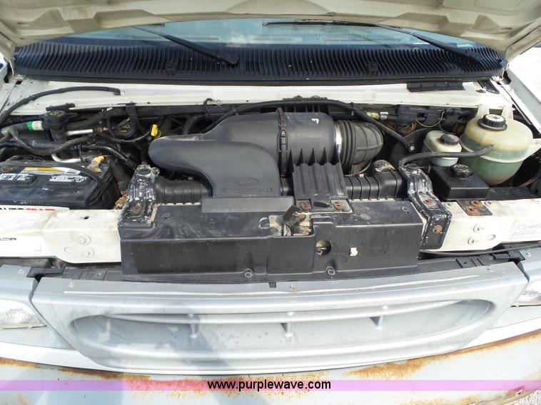 image for item L5516 2002 Ford E350 Super Duty box truck