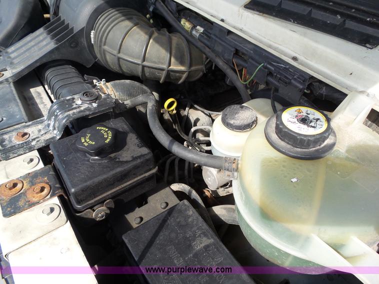 image for item L5516 2002 Ford E350 Super Duty box truck