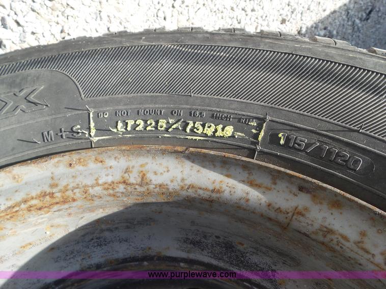 image for item L5516 2002 Ford E350 Super Duty box truck