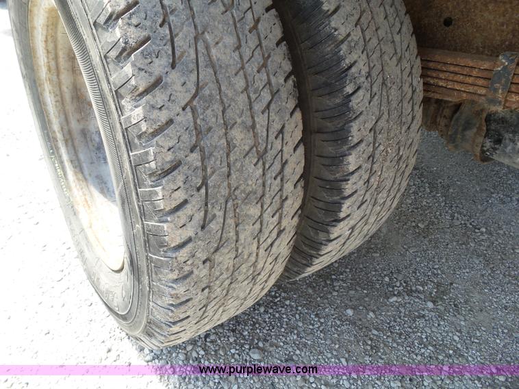 image for item L5516 2002 Ford E350 Super Duty box truck