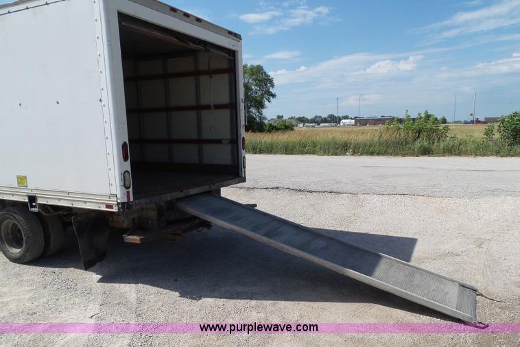 image for item L5516 2002 Ford E350 Super Duty box truck