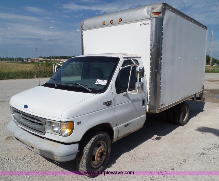 image for item L5517 1997 Ford Club Wagon E350 box truck