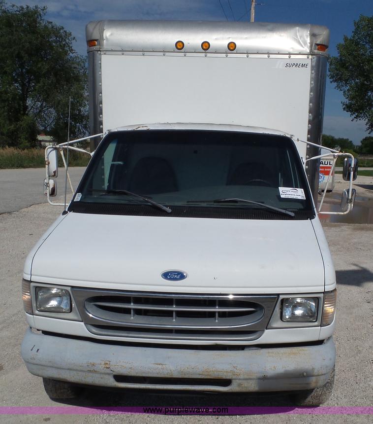 image for item L5517 1997 Ford Club Wagon E350 box truck