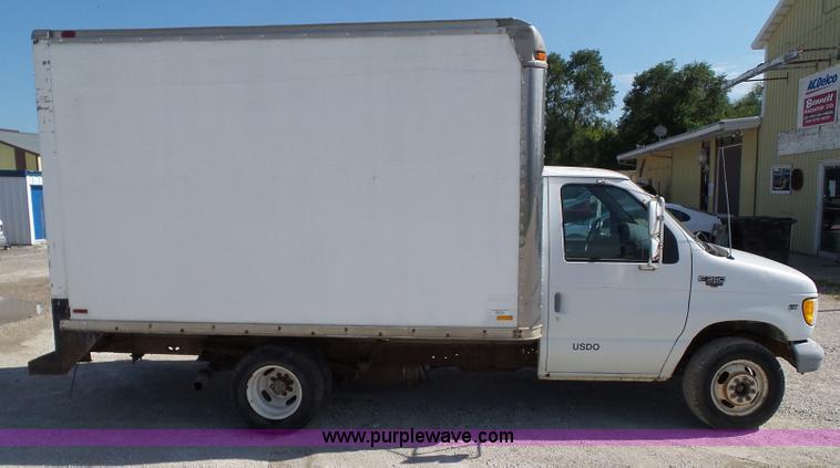 image for item L5517 1997 Ford Club Wagon E350 box truck