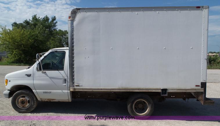 image for item L5517 1997 Ford Club Wagon E350 box truck