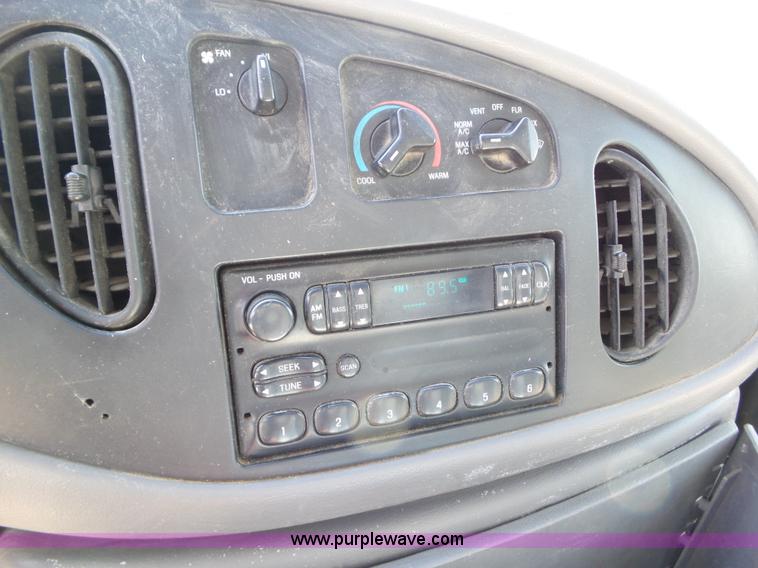 image for item L5517 1997 Ford Club Wagon E350 box truck