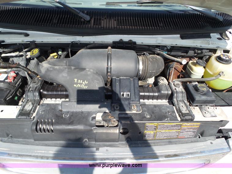 image for item L5517 1997 Ford Club Wagon E350 box truck