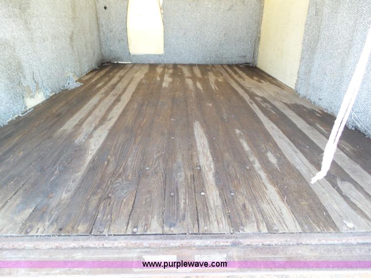 image for item L5517 1997 Ford Club Wagon E350 box truck