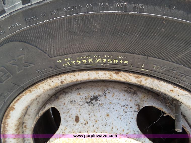 image for item L5517 1997 Ford Club Wagon E350 box truck