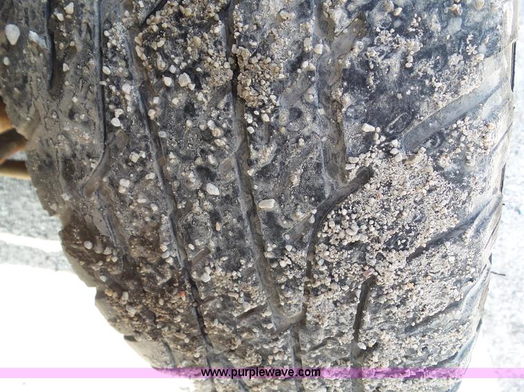 image for item L5517 1997 Ford Club Wagon E350 box truck