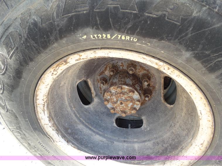 image for item L5517 1997 Ford Club Wagon E350 box truck