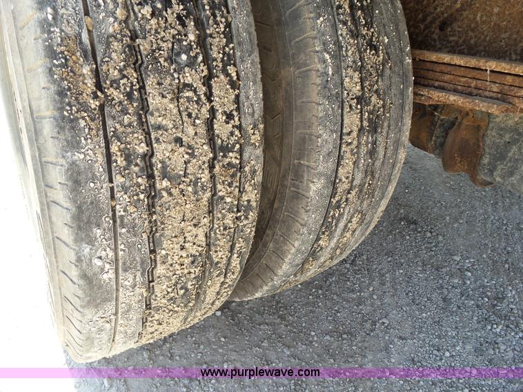 image for item L5517 1997 Ford Club Wagon E350 box truck