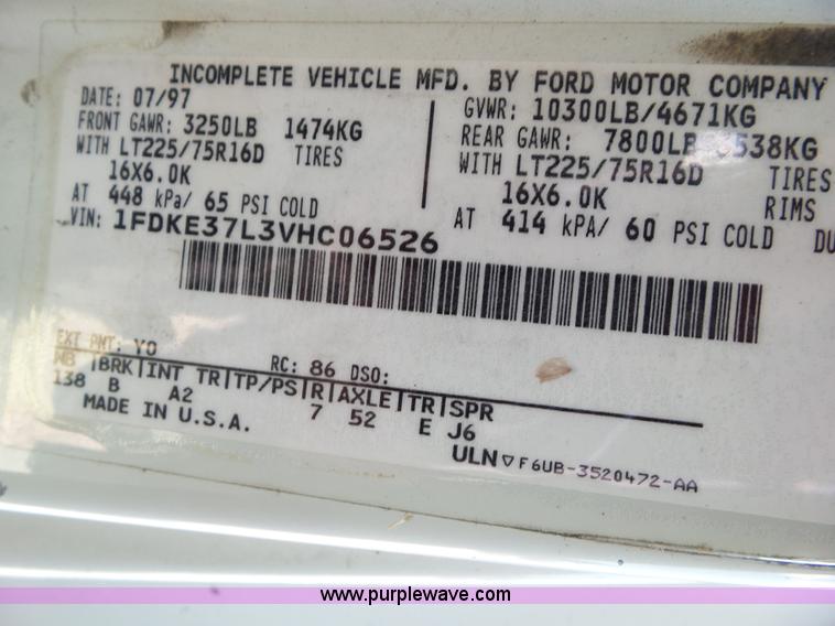 image for item L5517 1997 Ford Club Wagon E350 box truck