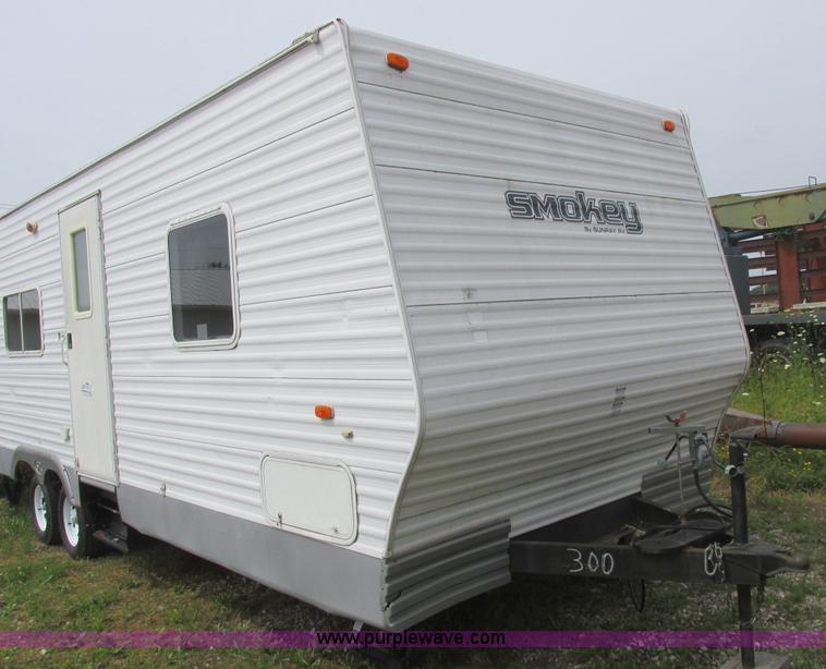 image for item L6198 2005 Sunray Smokey camper