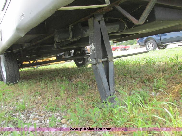 image for item L6198 2005 Sunray Smokey camper