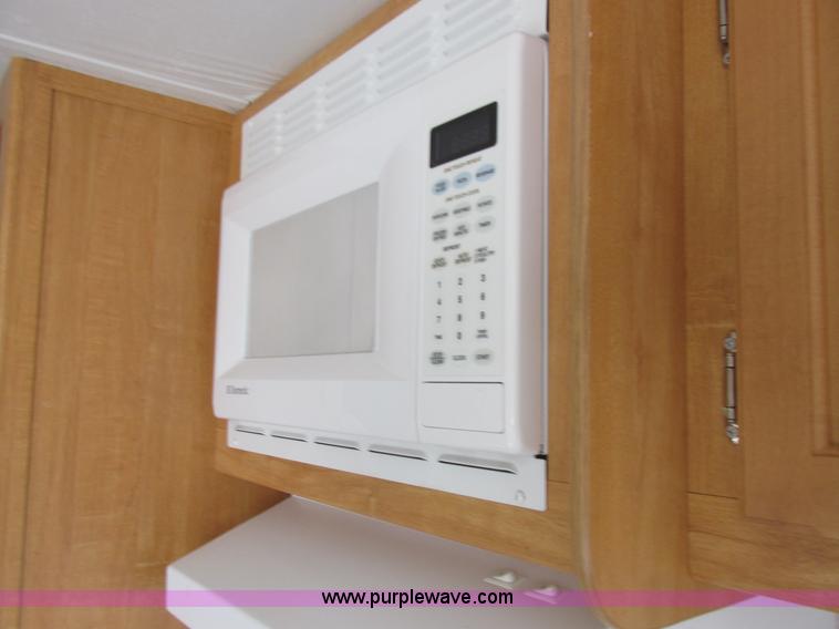 image for item L6198 2005 Sunray Smokey camper