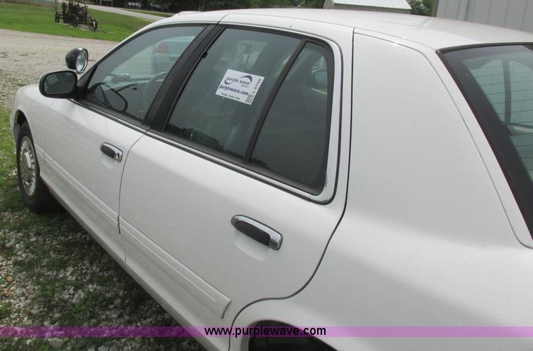 image for item L6199 1999 Ford Crown Victoria Police Interceptor