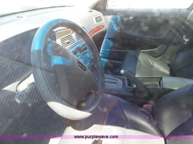 image for item L6761 2002 Volvo S60