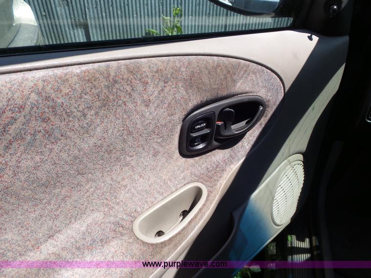 image for item L6762 1997 Saturn SL SL2