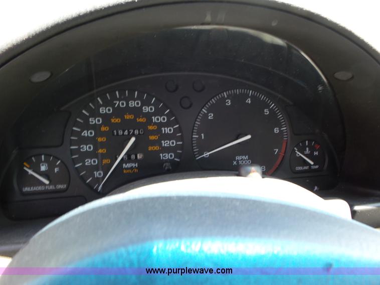 image for item L6762 1997 Saturn SL SL2