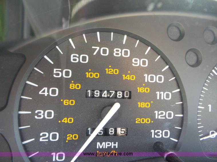 image for item L6762 1997 Saturn SL SL2