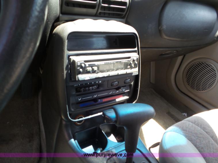 image for item L6762 1997 Saturn SL SL2