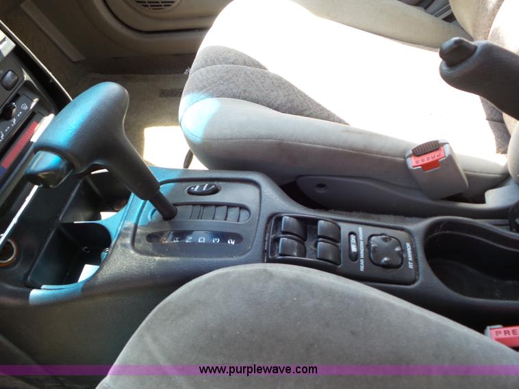 image for item L6762 1997 Saturn SL SL2