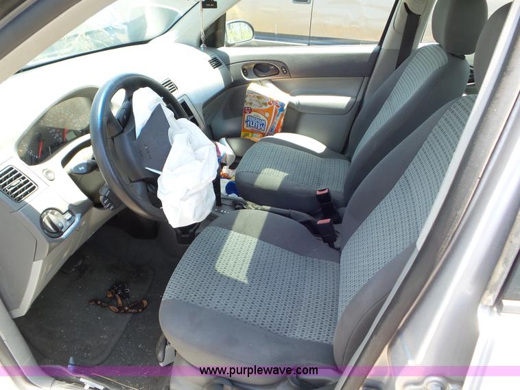 image for item L6765 2005 Ford Focus