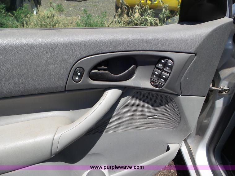 image for item L6765 2005 Ford Focus