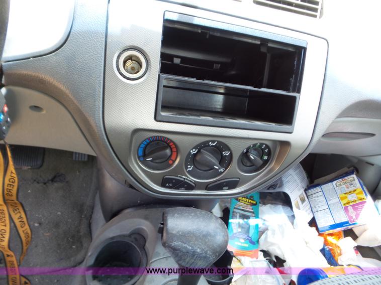 image for item L6765 2005 Ford Focus