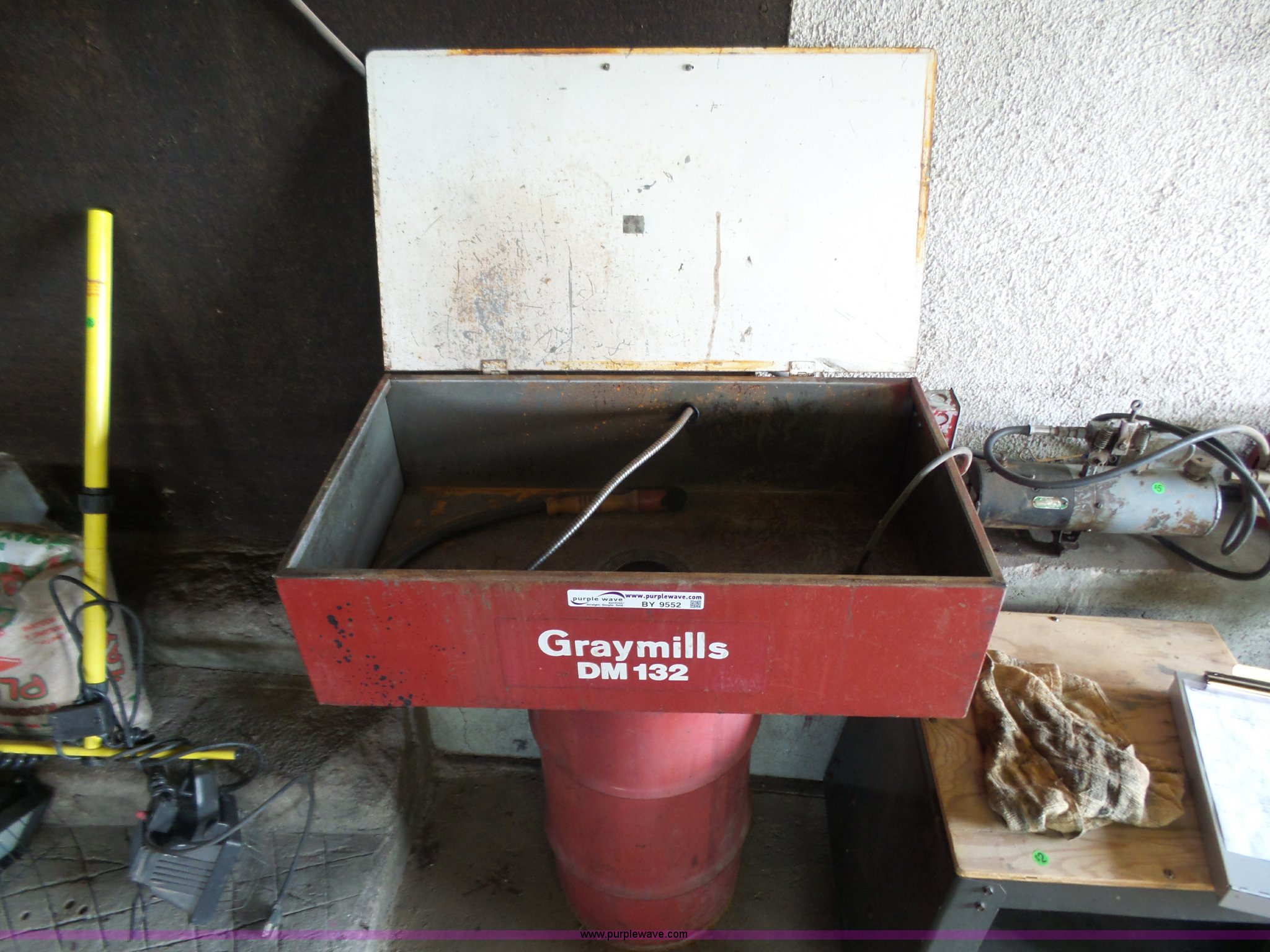 Graymills DM132 HandiKleen parts washer in Dodge City, KS Item